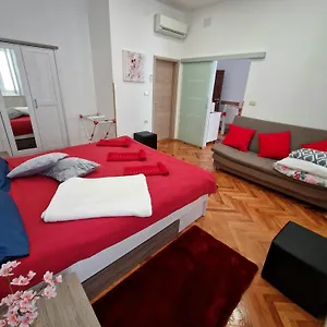 https://apartmani-lml.primorje-gorskikotar.com